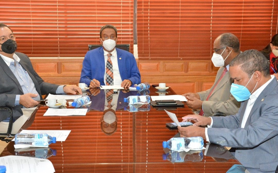 Comisión de Educación Superior continúa estudios de iniciativas pendientes