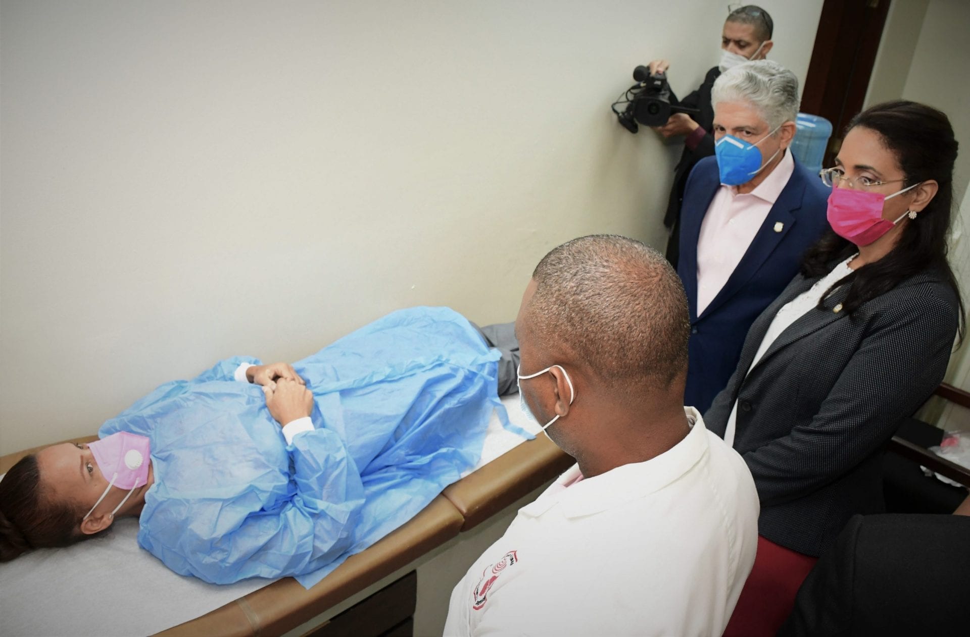Presidente del Senado realiza campaña de prevencion sobre el Cáncer de mama