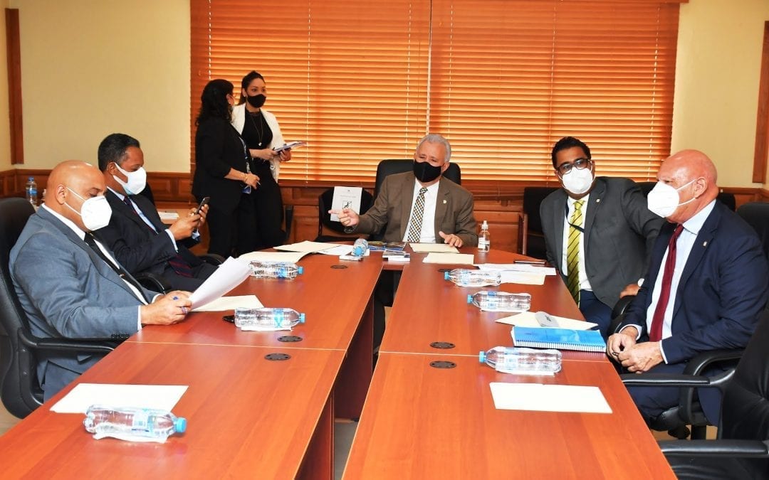 Comisión Especial acuerda invitar al Contralor General de la República para conocer sobre levantamientos en distintos ministerios en relación a su situación administrativa