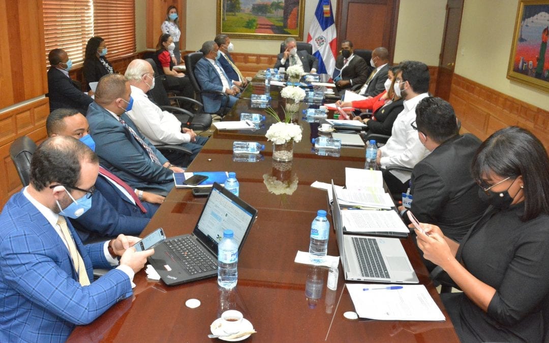 Senadores tratan proyecto de Control de Expendio, Suministro y Consumo de Bebidas Alcohólicas con representantes gubernamentales