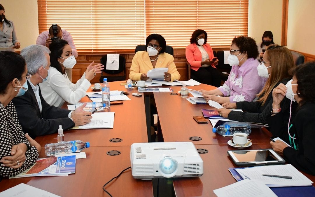 Senadores escuchan opinión Procuradora de la República sobre proyecto crea sistema de apoyo para erradicar  violencia contra las mujeres