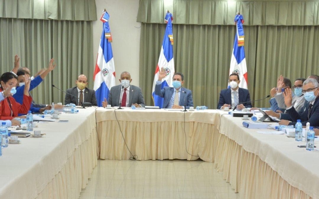 Comisión Bicameral que estudia Proyecto de Presupuesto General del Estado para el 2021 escucha a directores de la DGII y OMSA