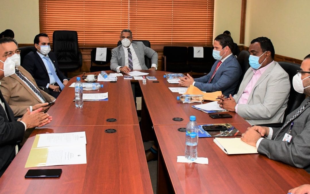 Director del INVI opina ante senadores sobre la entrega de apartamentos entregados de manera irregular