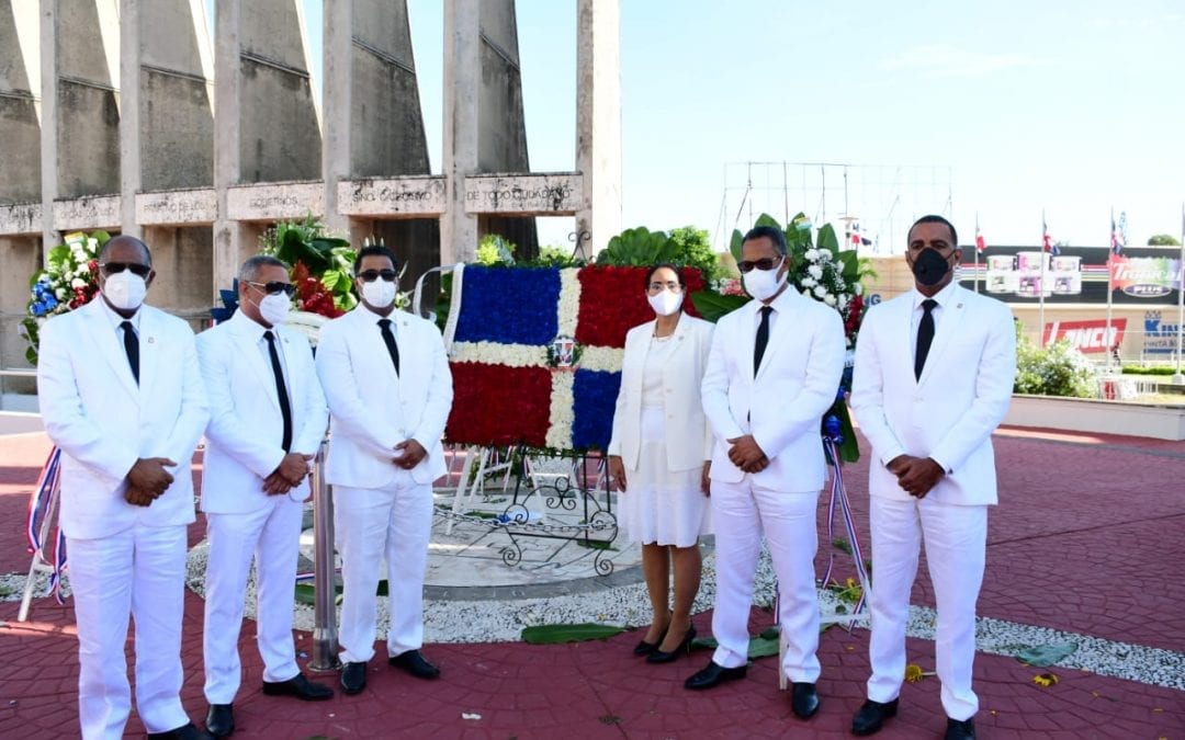 Senado de la República deposita Ofrenda Floral en Monumento de los Constituyentes en San Cristóbal en ocasión de 176 aniversario de la Constitución