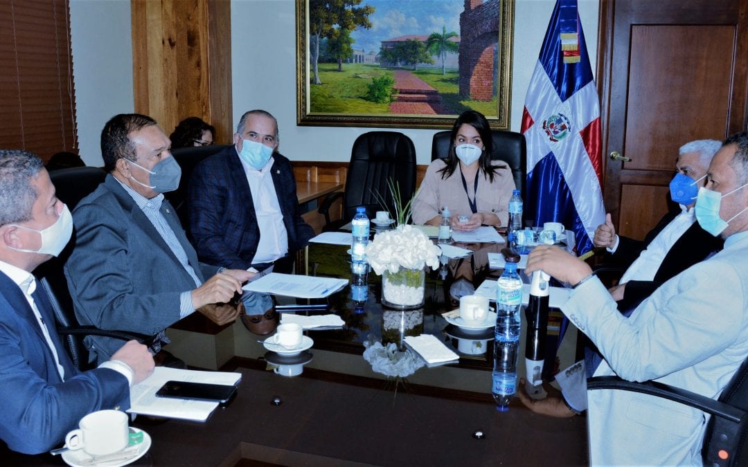 La Comisión de Hacienda del Senado se reúne para estudiar proyectos de leyes pendientes