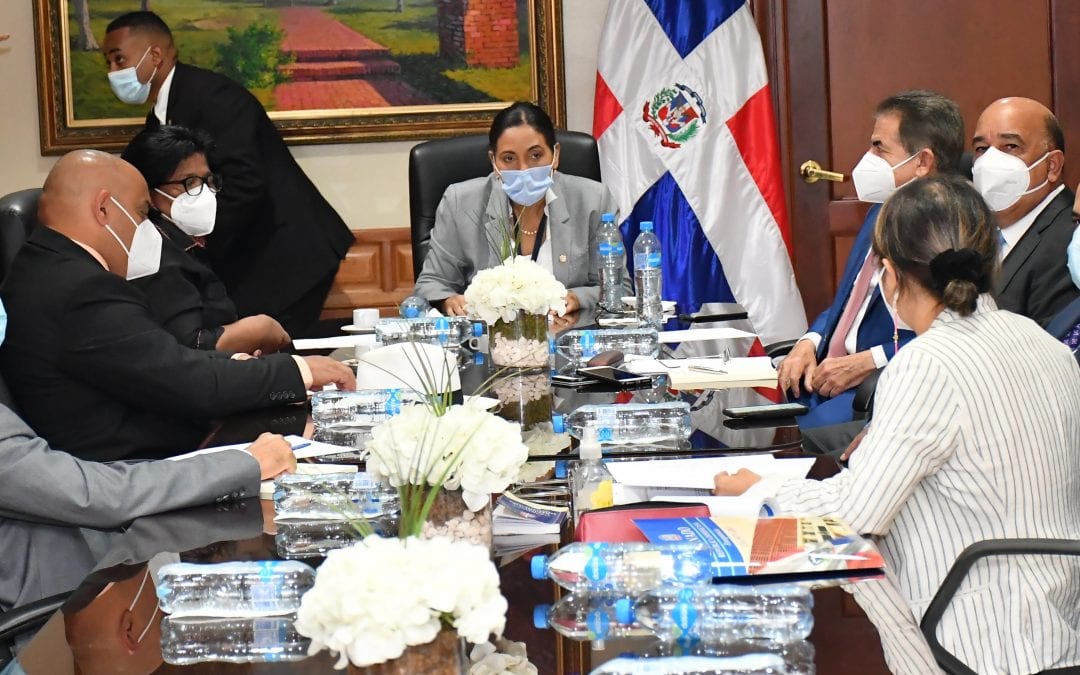 Senadores analizan proyecto de Ley de Garantía y Acceso Universal al Sistema de Vacunación Nacional