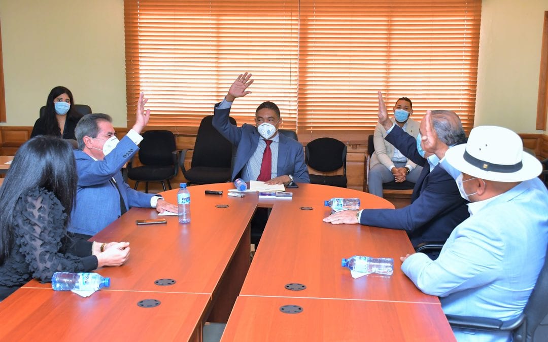 Comisión de Ética del Senado acoge modificaciones a la resolución que reconoce a la doctora Milagros Ortiz Bosch