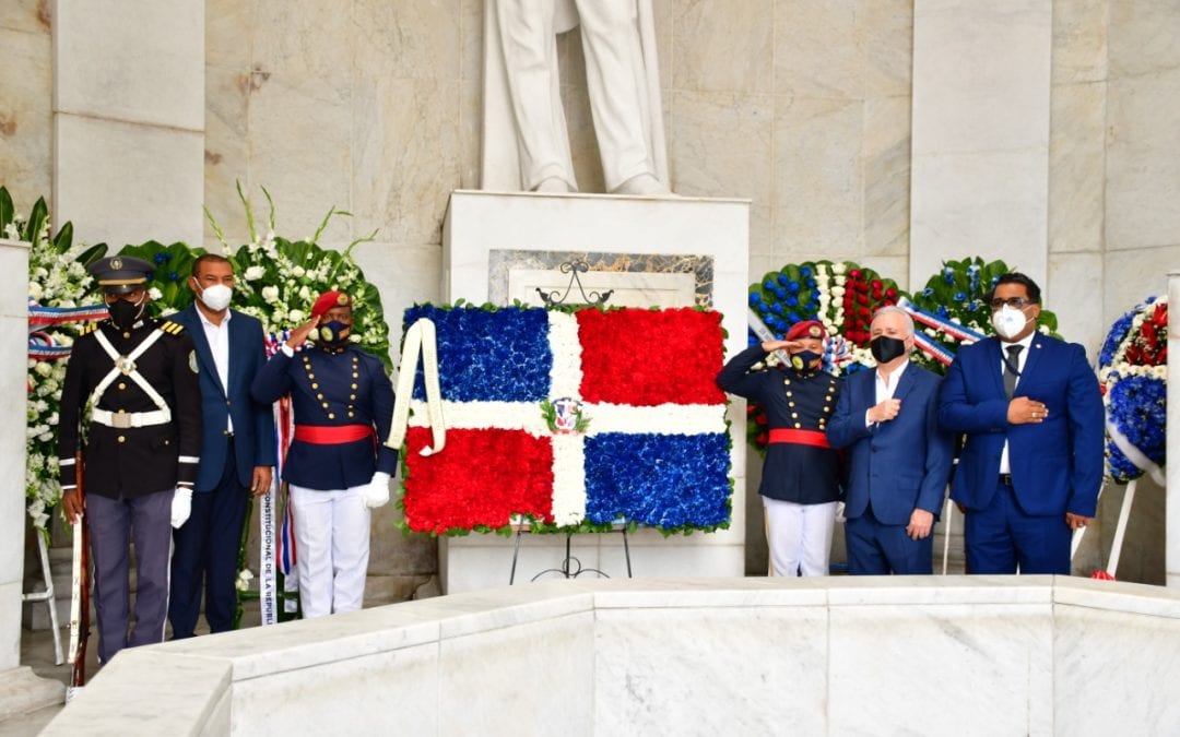 El Senado de la República deposita ofrenda floral en el Altar de la Patria con motivo del 208 aniversario del natalicio de Duarte 