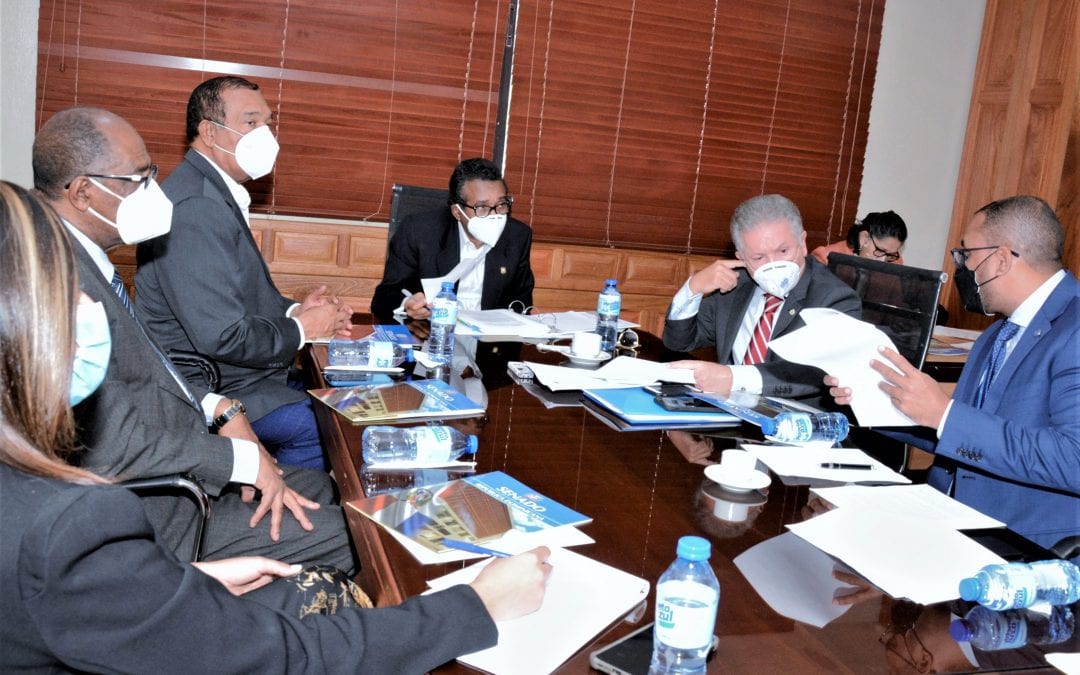 La Comisión de Obras Públicas del Senado escucha opinión de una comisión del INAPA sobre  denuncia  que hizo el senador de La Altagracia acerca de irregularidades en construcción de acueducto de Higüey-Bávaro