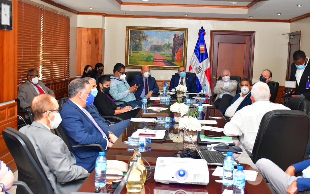 Comisión de Industria, Comercio y Zonas Francas recibe a asociaciones y empresas ligadas al sector azucarero