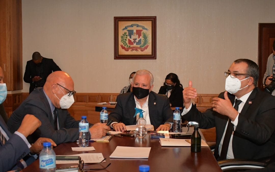 Comisión de Justicia y Derechos Humanos del Senado escucha al presidente de la JCE en torno al proyecto de modificación de varios artículos de la Ley 659