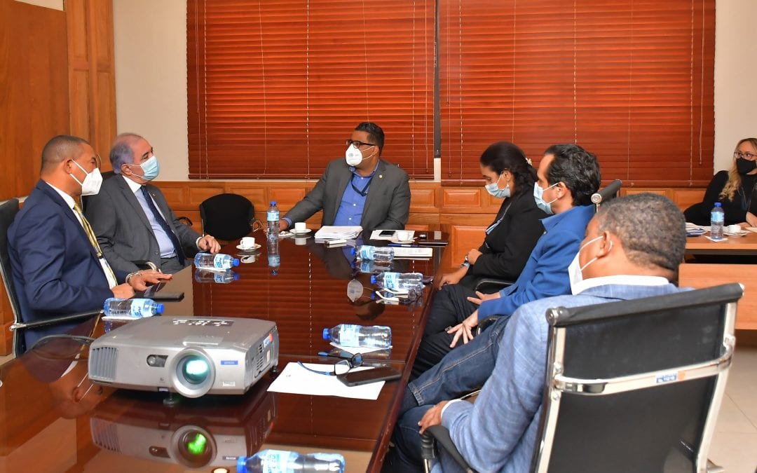 Comisión de Relaciones Exteriores del Senado recibe la visita del embajador dominicano en Chile