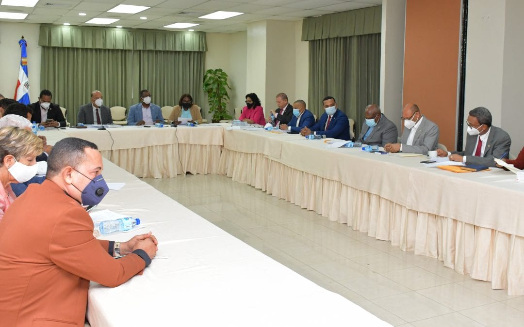 Legisladores analizan propuestas de ANDECLIP
