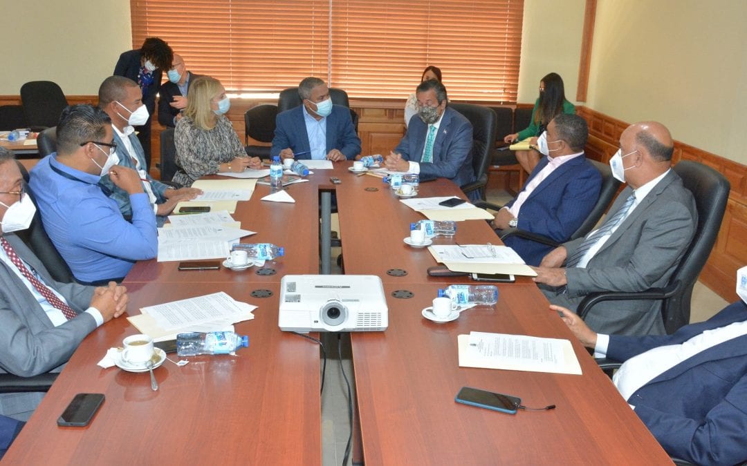 Comisión de Recursos Naturales y Medio Ambiente del Senado recibe visita de Orlando Jorge Mera