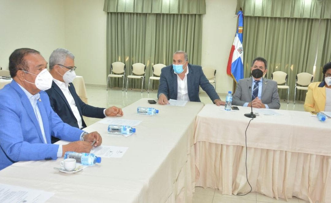 Acuerdan rendir informe favorable a resolución que solicita  arreglos de calles en Santiago Rodríguez