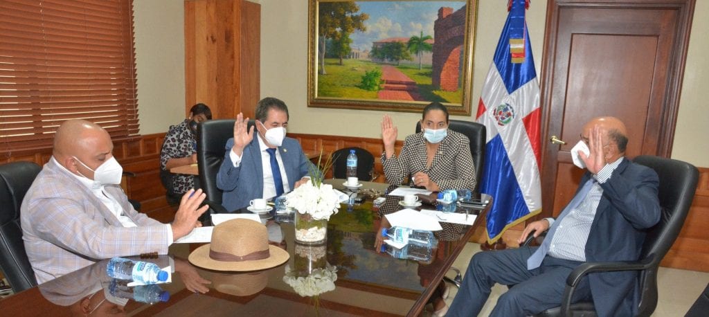 Comisión de Salud Pública del Senado continúan discusión sobre Proyecto de Ley que prohíbe el cobro de dinero a pacientes en emergencias 1 Comisión de Salud Pública