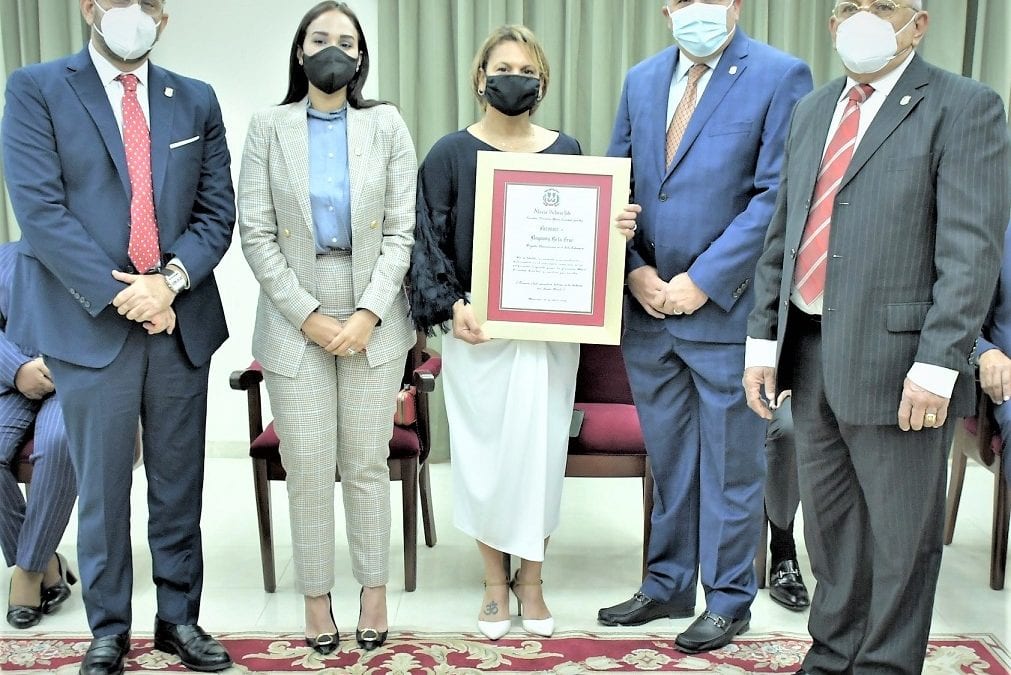 Senado reconoce a la chef dominicana Deyanny de la Cruz