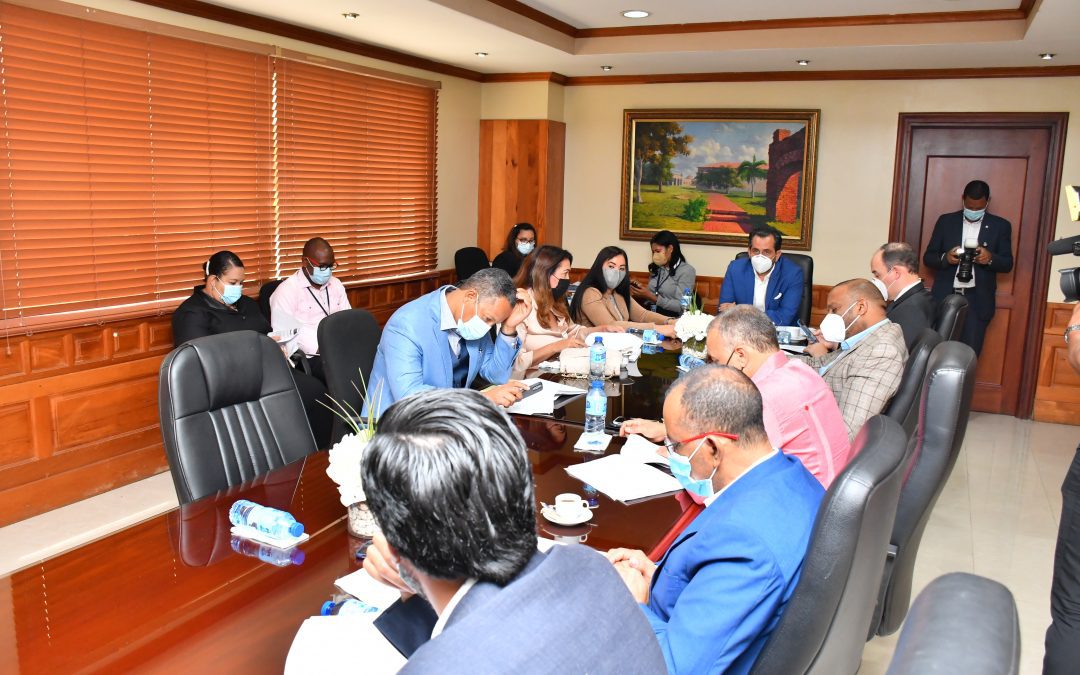 Comisión Bicameral continúa lectura del proyecto de Ley de Comercio Marítimo