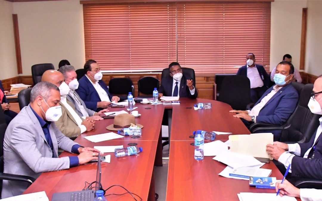 Comisión de Obras Públicas favorece declarar de interés la reconstrucción de carreteras en Hato Mayor