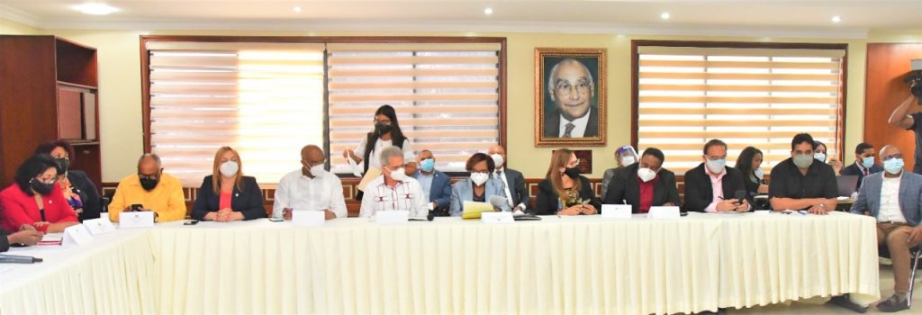 Comisión Bicameral recibe delegación del Colegio Médico Dominicano 1 PHOTO 2021 05 10 16 56 35