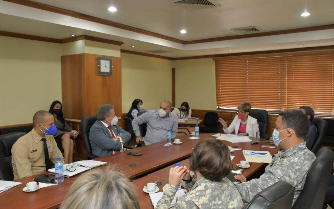 Comisión de Turismo estudia el proyecto de ley de incentivo al turismo náutico con miembros de la Armada