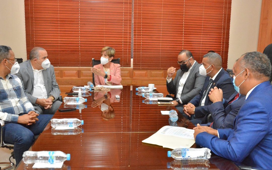 Escuchan a comunitarios de La Altagracia sobre la construcción del Aeropuerto Internacional de Bávaro