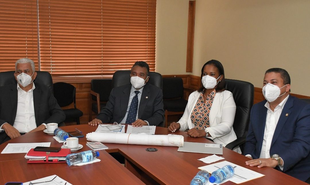 Gobernadora de El Seibo opina sobre construcción de Plaza de Toros