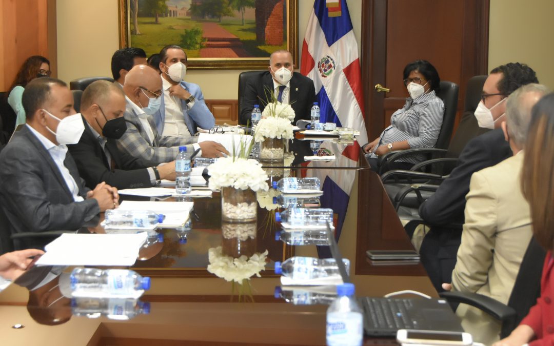 Comisión Bicameral estudia Proyecto de Ley de Comercio Marítimo  se reúne con representantes del Gobierno y de instituciones privadas