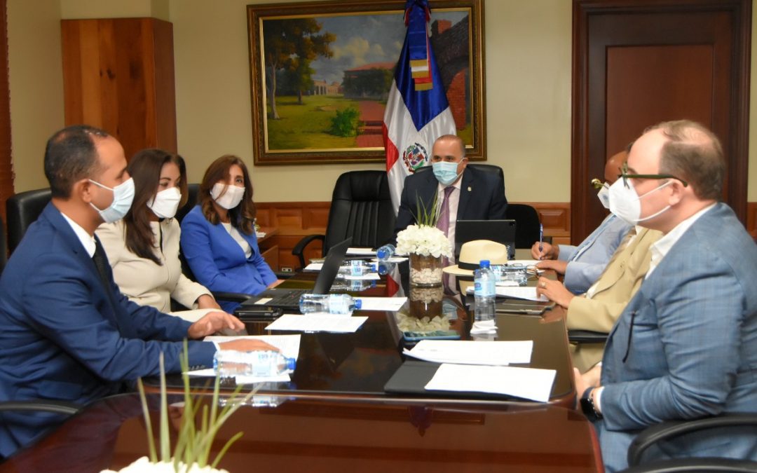 Comisión Especial de senadores escucha a ejecutivos de Barrick Pueblo Viejo sobre el tema de la presa de cola