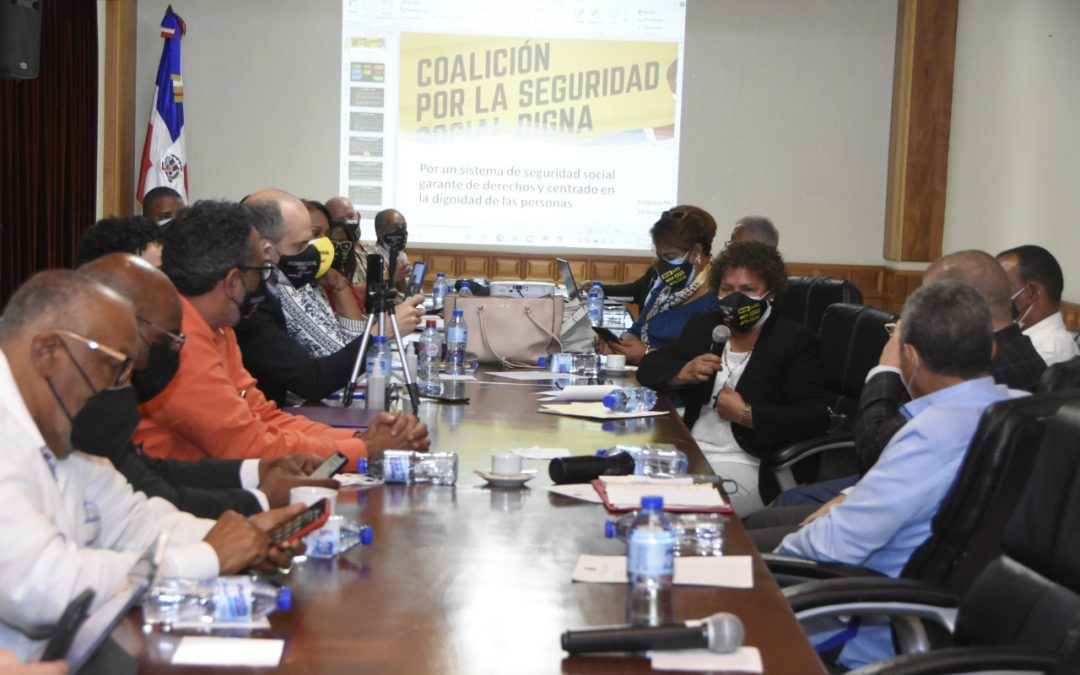 Comisión Bicameral escucha a la Coalición por la Seguridad Social Digna sobre la Ley 87-01