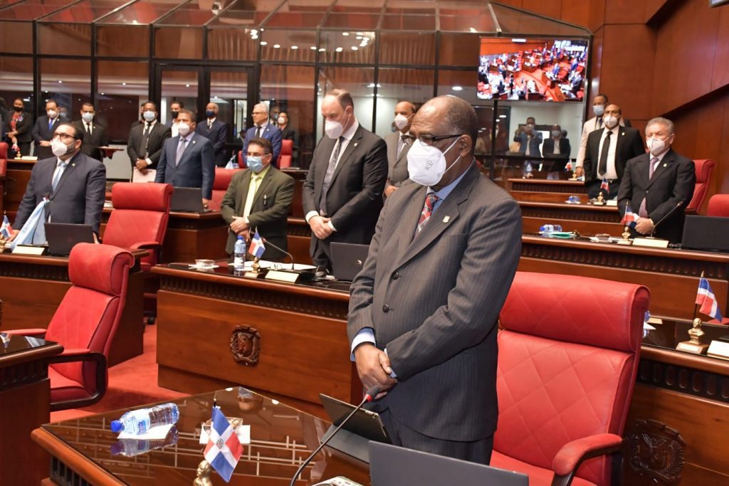 El Senado aprueba en primera lectura el proyecto de Ley Nacional de Vacunas 1 El Senado de la República aprobó en primera lectura el proyecto de Ley Nacional de Vacunas de la República Dominicana.