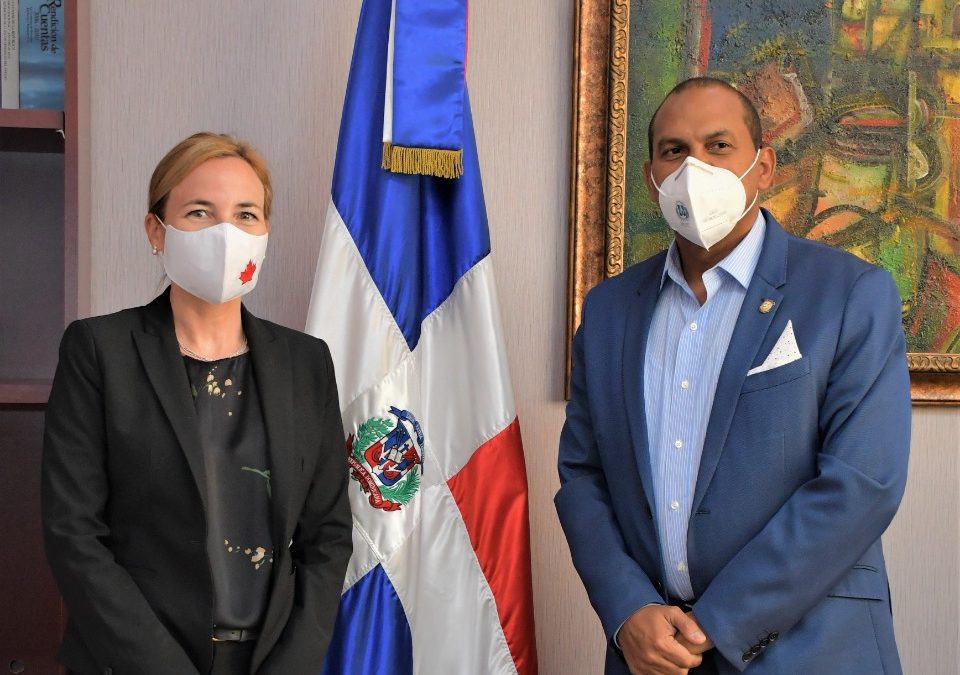 El senador de Dajabón recibe la visita de la embajadora de Canadá en Santo Domingo