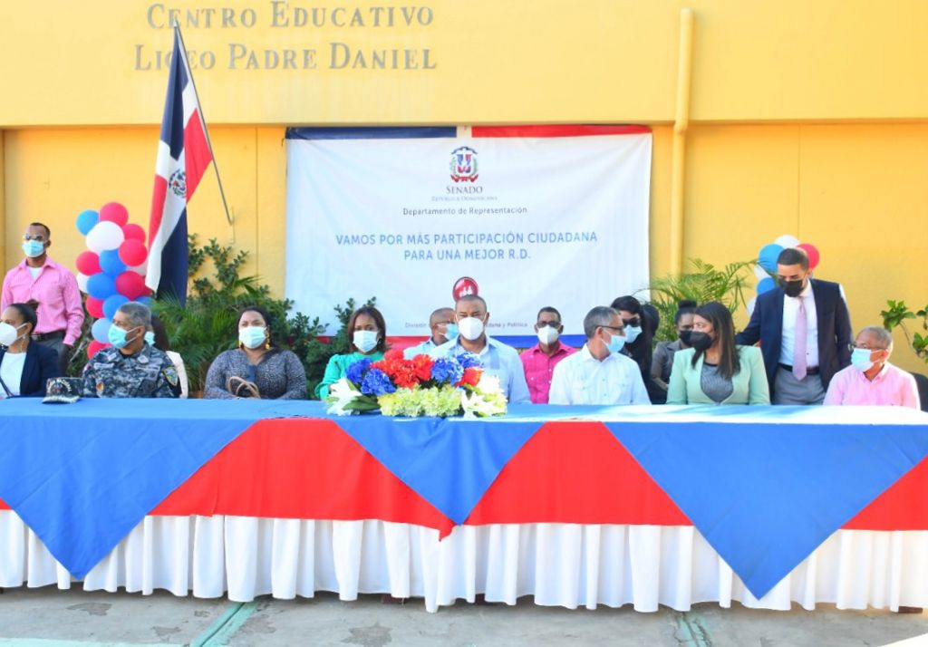 Vicepresidente del Senado encabeza acto de relanzamiento programa “Senado a la Calle" en Miches, provincia El Seibo