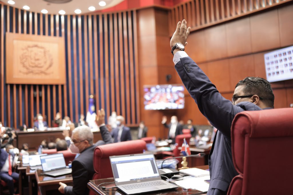 El Senado de la República aprobó en primera lectura el proyecto de Ley que deroga leyes y artículos sobre exenciones impositivas.