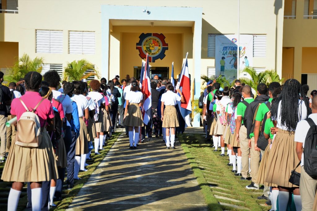 El Senado celebra acto civico cultural en el politecnico Inmaculada Concepcion de San Pedro de Macoris 1