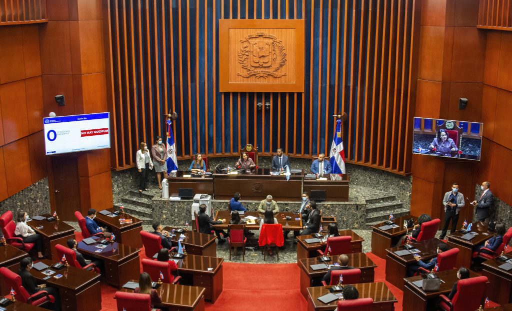 El Senado recibe la visita de estudiantes de la Facultad de Derecho de la PUCMM 2