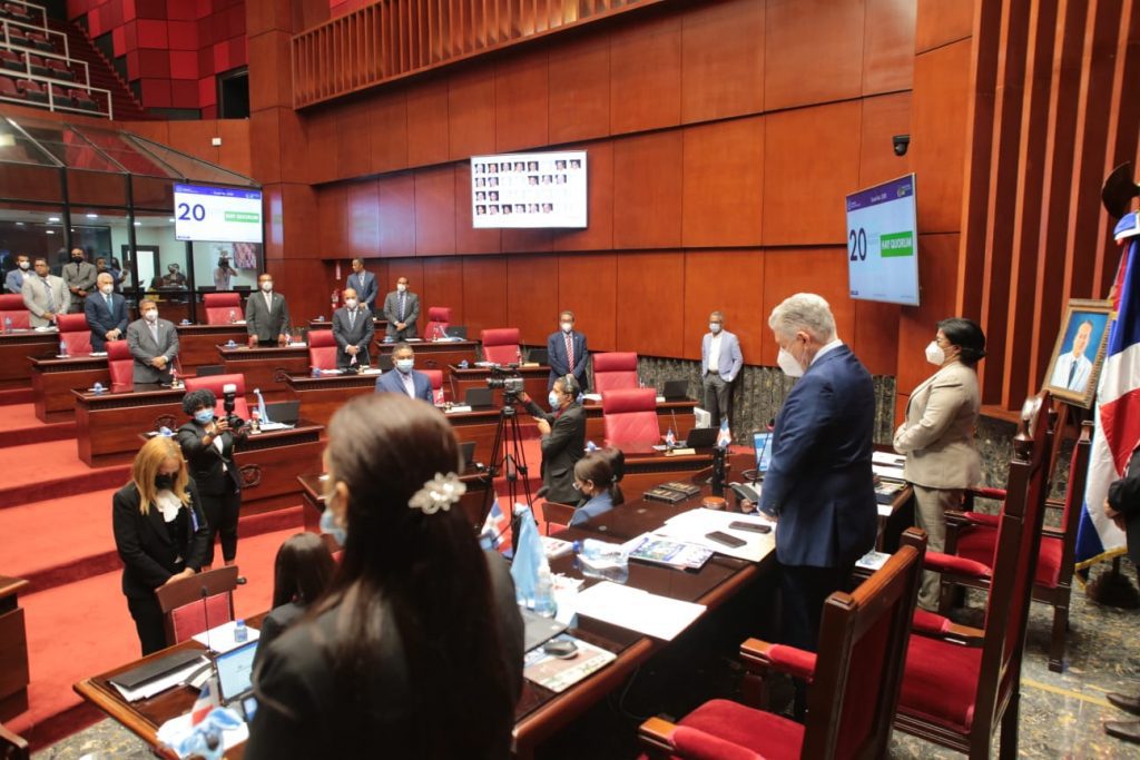 El Senado aprueba en segunda lectura el proyecto de Ley de paternidad responsable 2 minuto silencio1