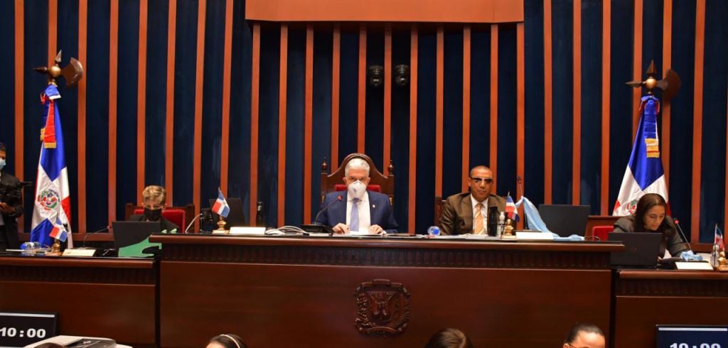 Senado aprueba Presupuesto Complementario para el año 2021 1 El Senado de la República declaró y aprobó de urgencia en dos lecturas consecutivas el proyecto de Ley que modifica la Ley No. 237-20 del Presupuesto General del Estado para el año 2021, enviada por el Poder Ejecutivo.