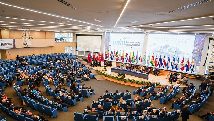 El senador Pedro Catrain representa al Senado de la Republica en la asamblea del Parlatino 1