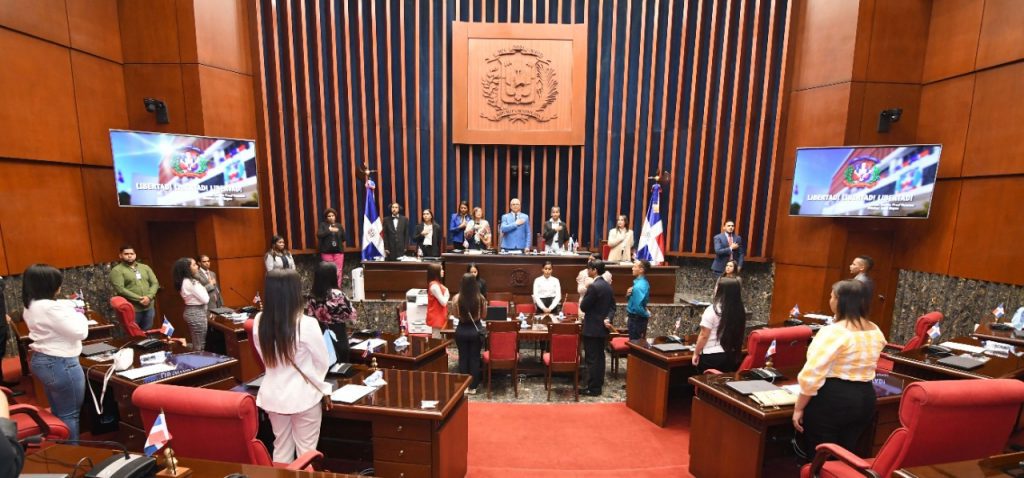 El Senado recibe a estudiantes de San Jose de Ocoa 1 1