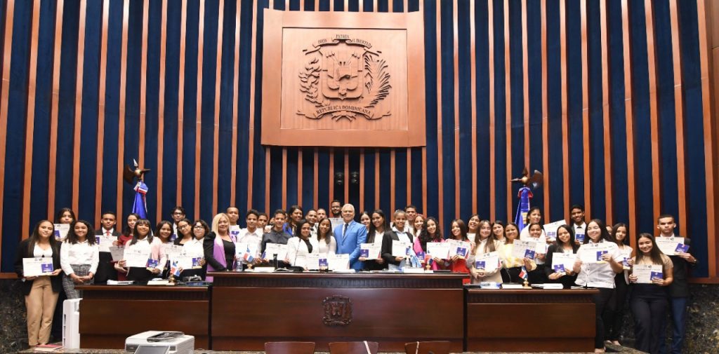 El Senado recibe a estudiantes de San Jose de Ocoa 5