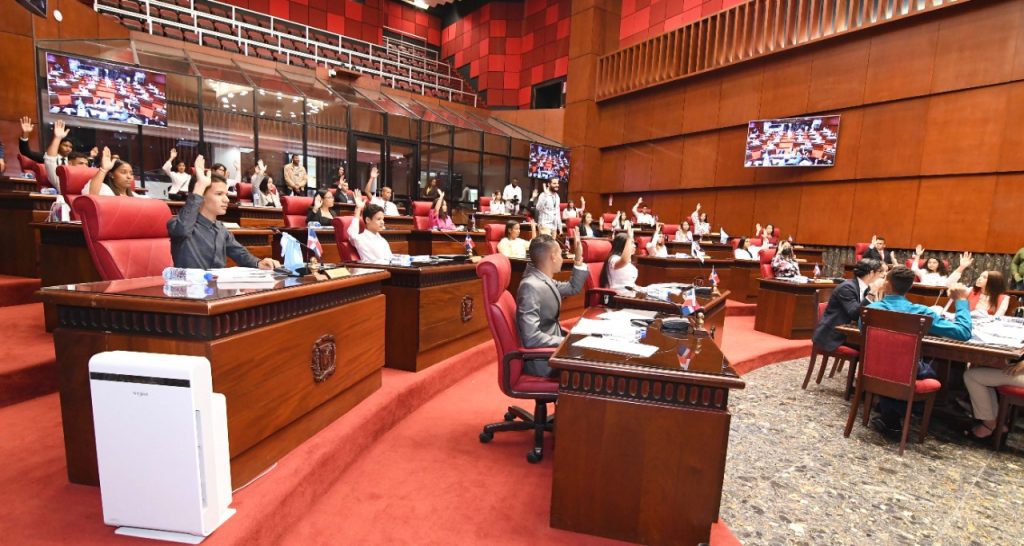 El Senado recibe a estudiantes de San Jose de Ocoa 6 1