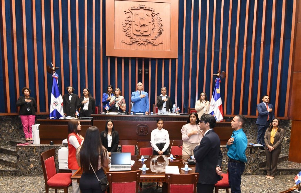 El Senado recibe a estudiantes de San Jose de Ocoa 8