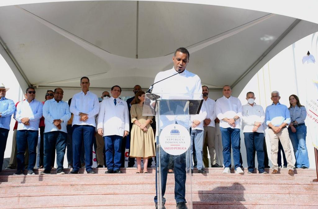 Una delegación de senadores participa en la inauguración de la Feria de la Salud de Moca