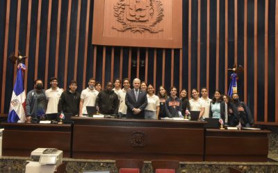 Estudiantes del Colegio New Horizons de Santiago, recorrieron las áreas más emblemáticas del Senado