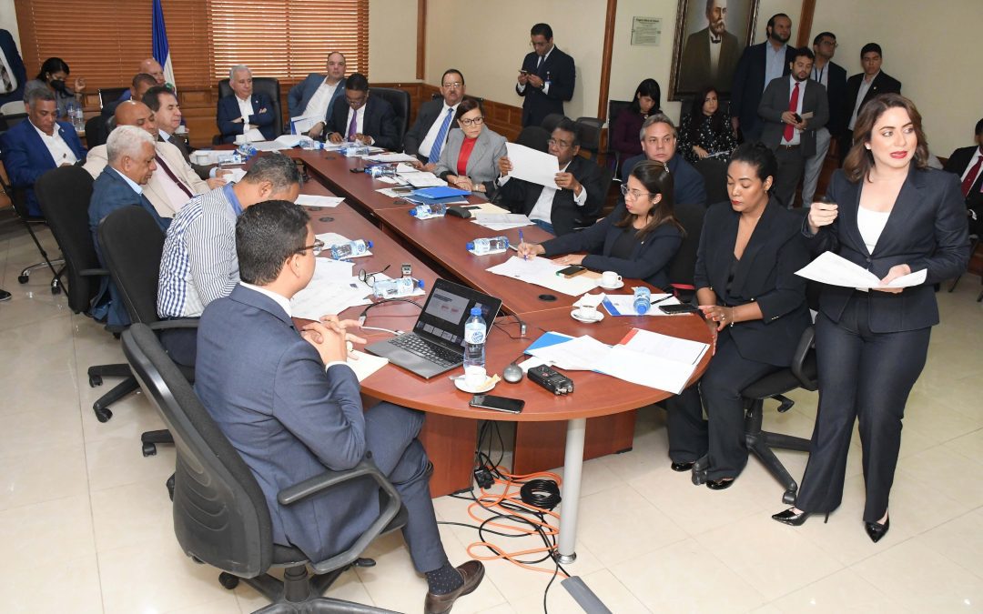 Gloria Reyes compárese ante la Comisión de Justicia del Senado