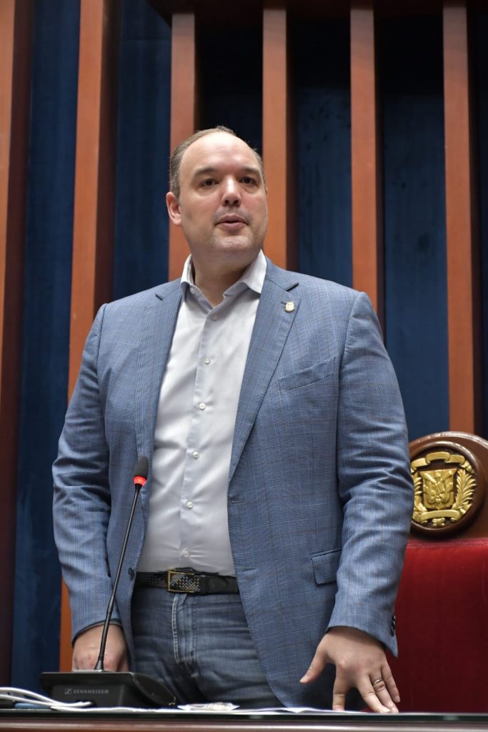 El Senado de la Republica abre sus puertas a los estudiantes del Liceo Jose A. Robert de Barahona5