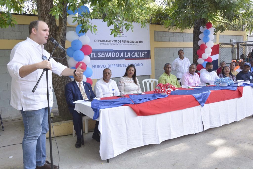 El Senado honra la Bandera Dominicana en Centro Educativo de Barahona2
