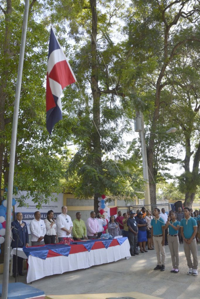 El Senado honra la Bandera Dominicana en Centro Educativo de Barahona3