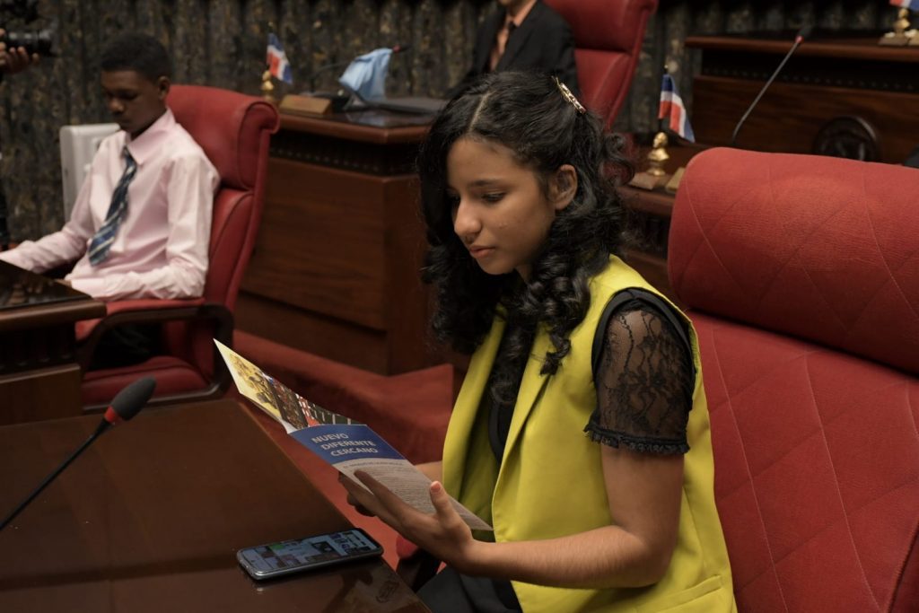 Estudiantes del Liceo Padre Manuel Gonzalez Quevedo de Dajabon recorren el Senado de la Republica 1